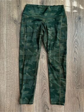 Women’s Green Camo Leggings Size Large